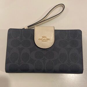 Coach Tech Phone Wallet in Colorblock Denim Signature Canvas. Limited edition!